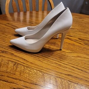 NWOT Michael Kors White Genuine Leather Pointed Toe Shoes Pumps Heels